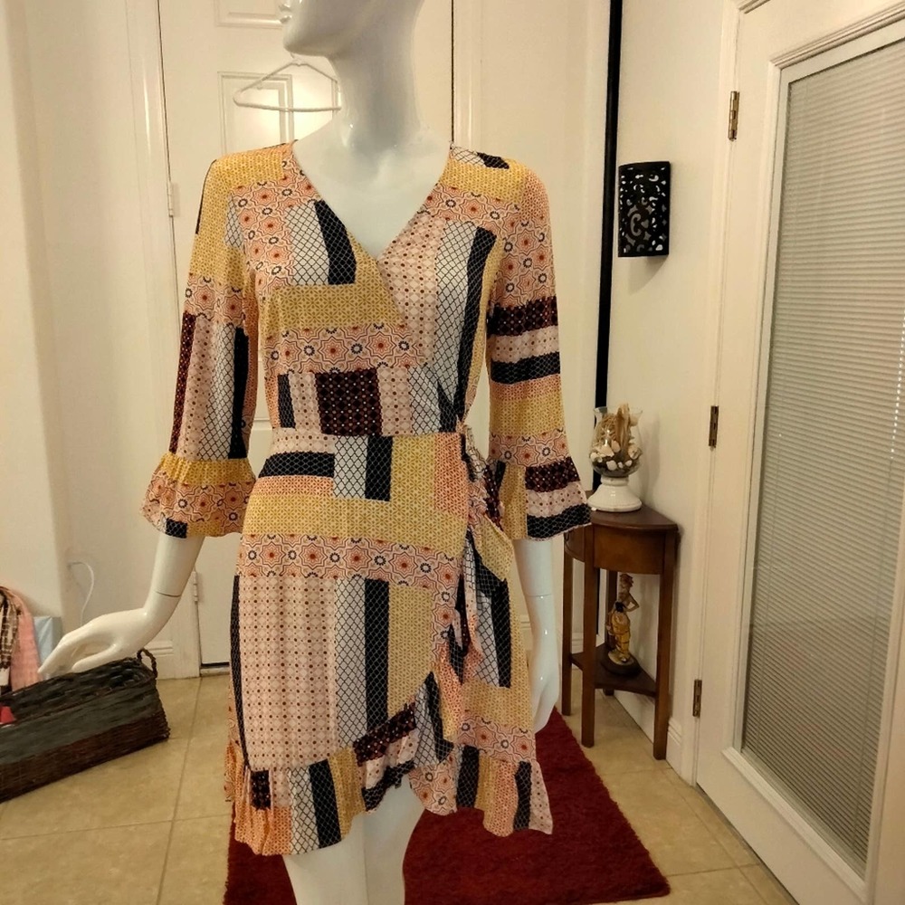 Xilaration Rayon V neck art deco design dress small